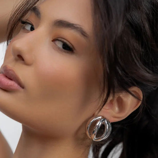 Brinco Meia Esfera Tubo Ródio Branco