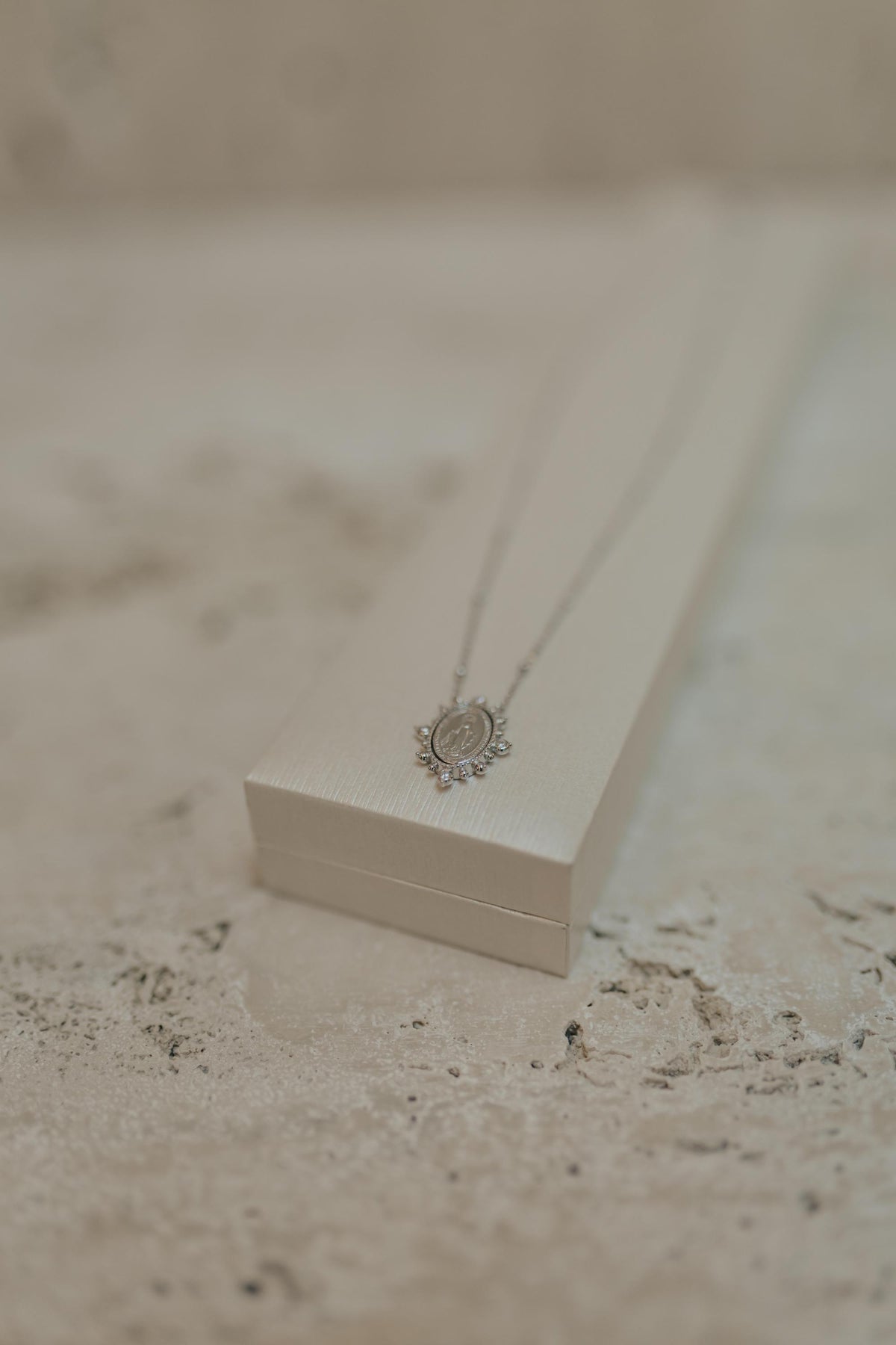 Colar Nossa Senhora das Graças Zircônia Cristal Prata 925 Ródio Branco