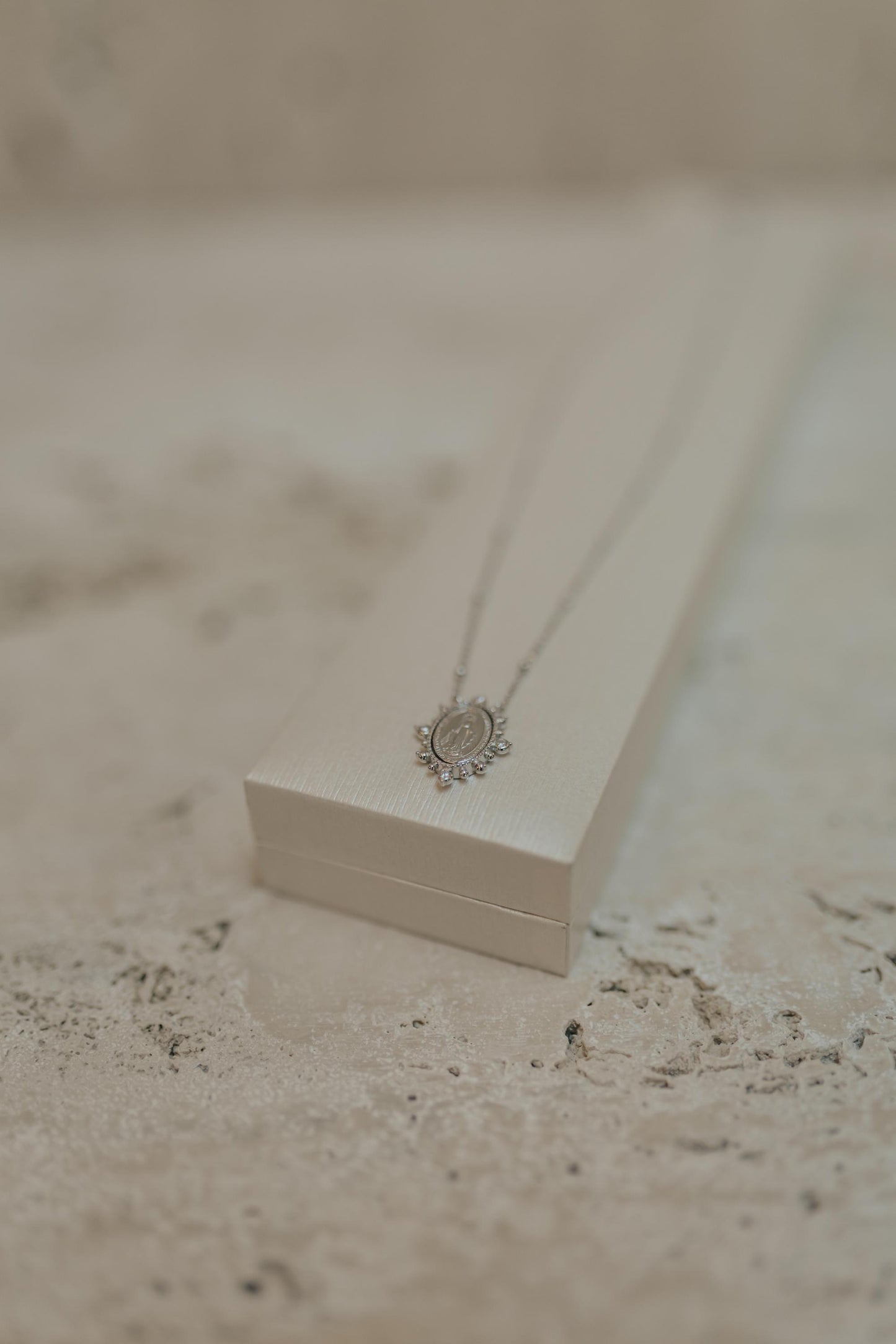 Colar Nossa Senhora das Graças Zircônia Cristal Prata 925 Ródio Branco