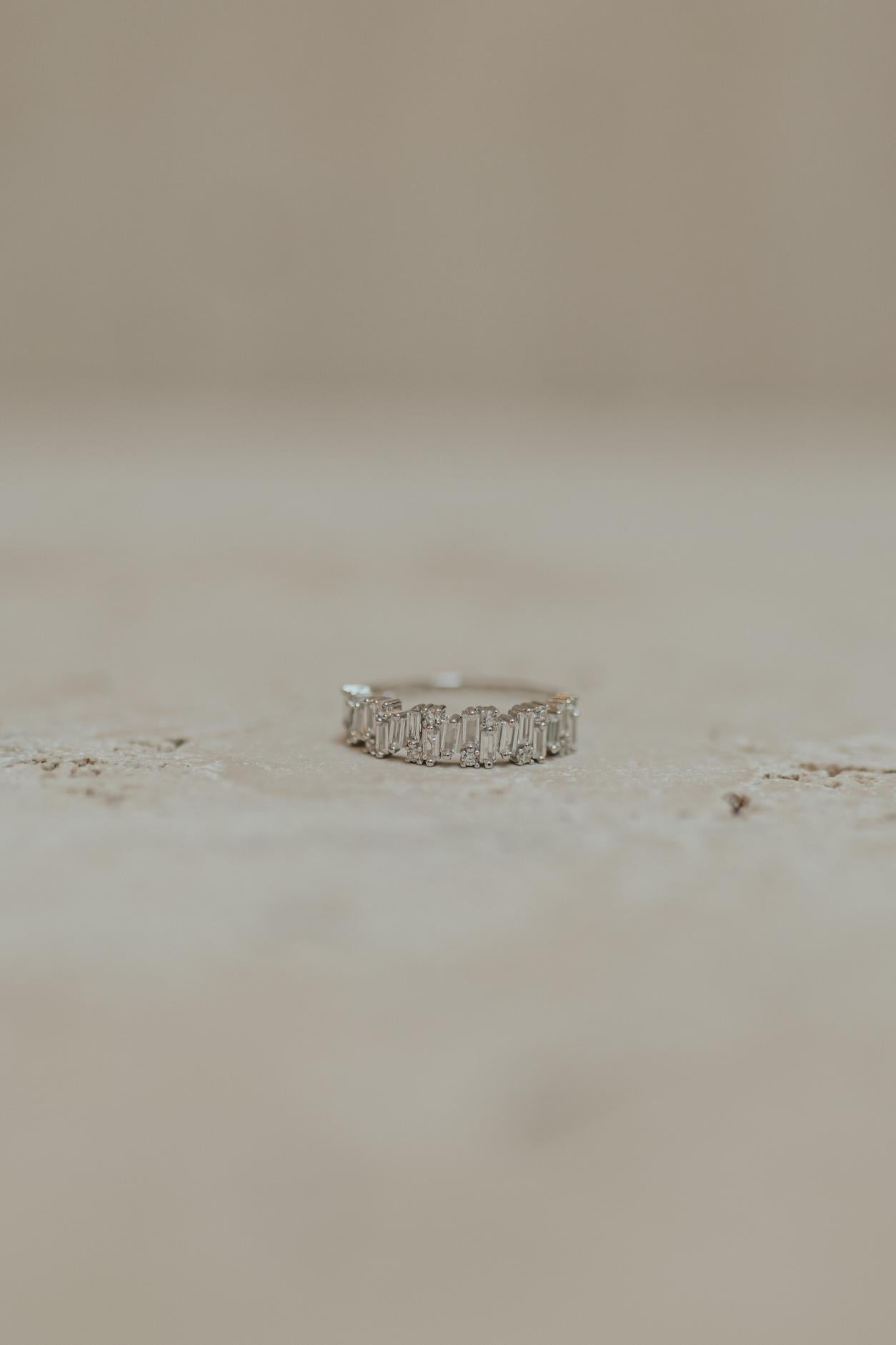 Anel Aparador Baguetes Meia Aliança Prata 925 Ródio Branco