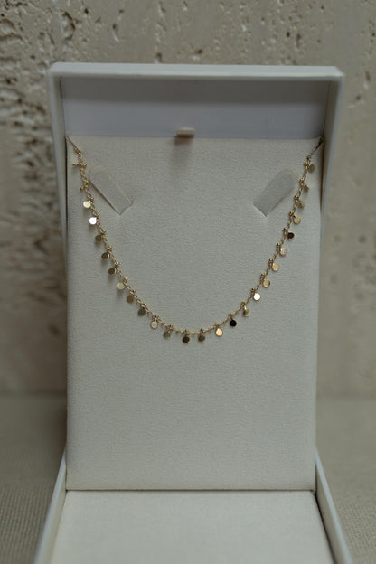 Colar Choker de Plaquinhas Dourado