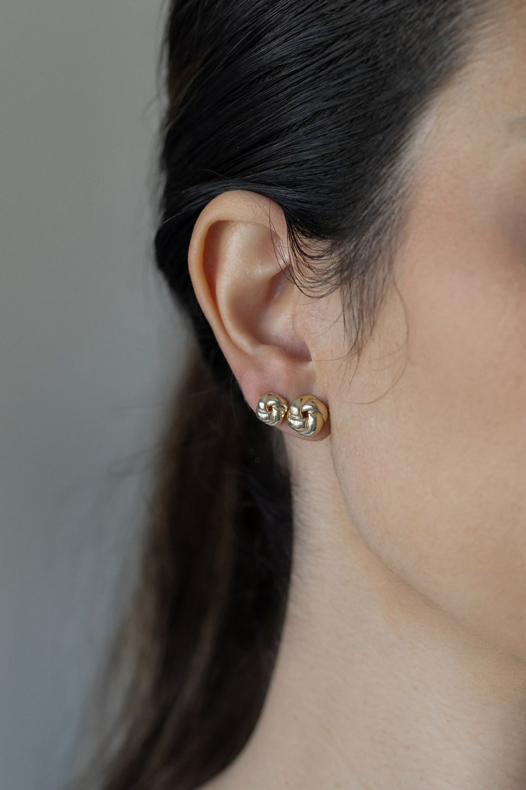 Brinco Botão Torcido M Dourado