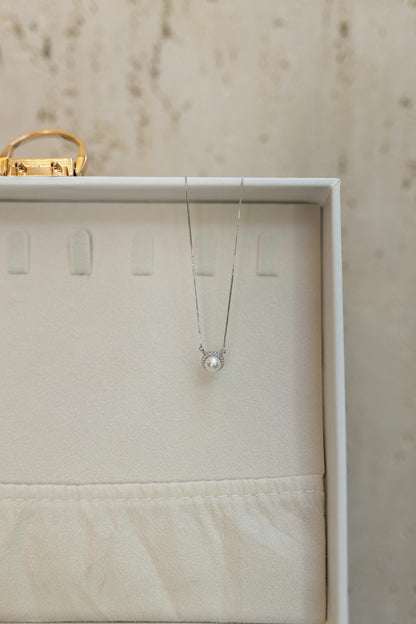 Colar Pérola Borda Cravejada Ródio Branco