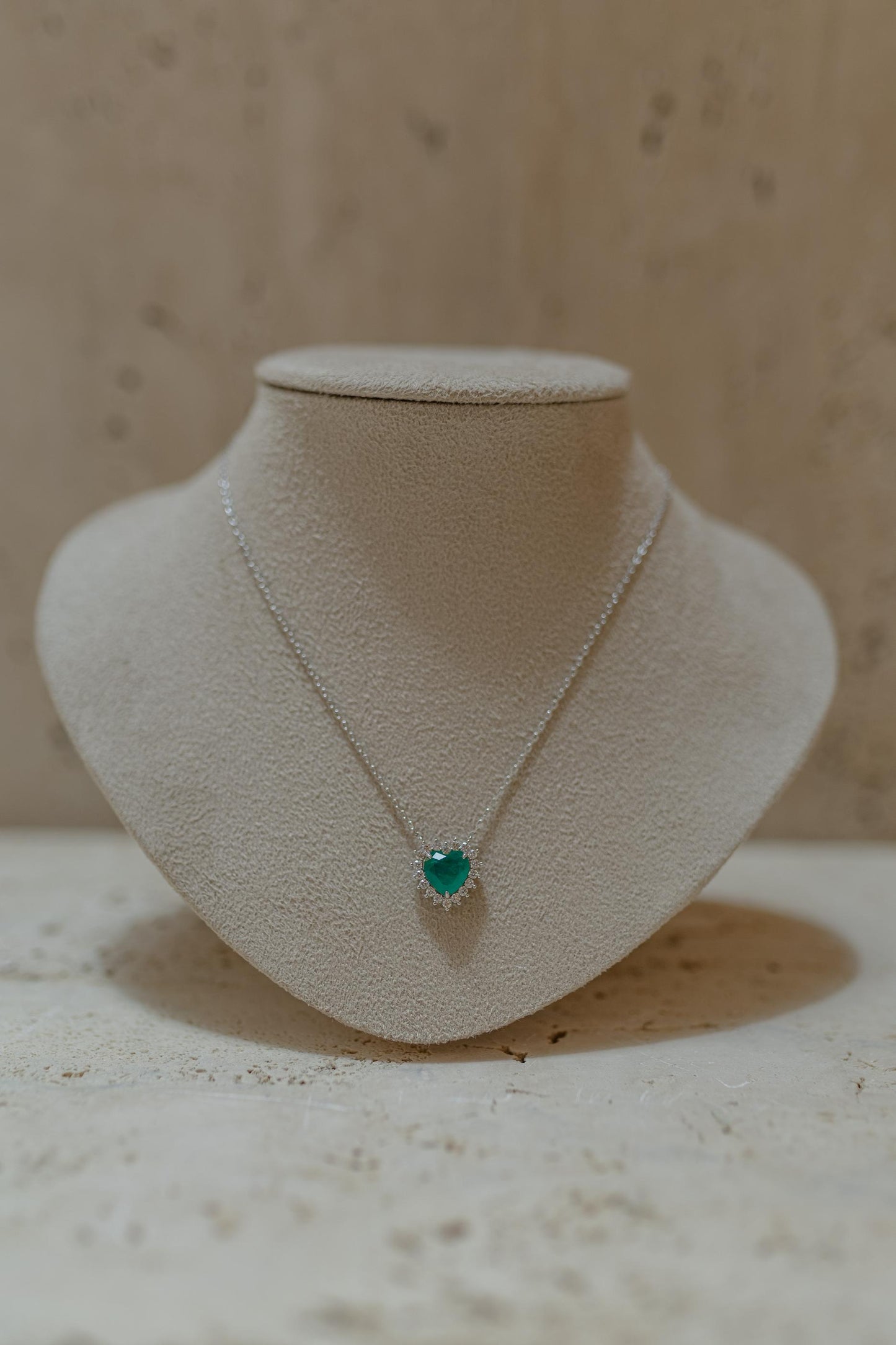 Colar Coração Borda Cravejada Ródio Branco