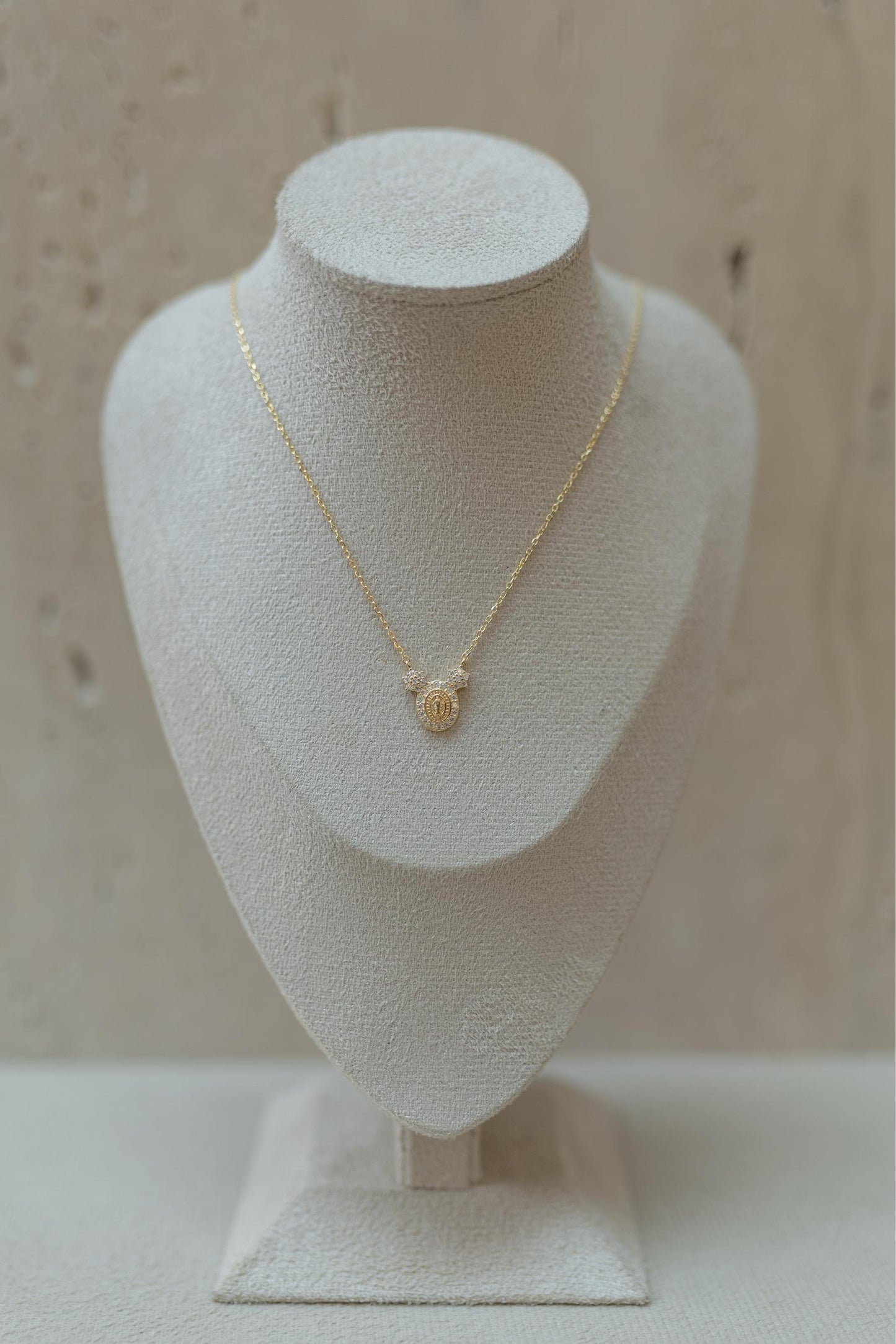 Colar Mini Nossa Senhora das Graças Moldura Flor Moissanite Prata 925 Dourado