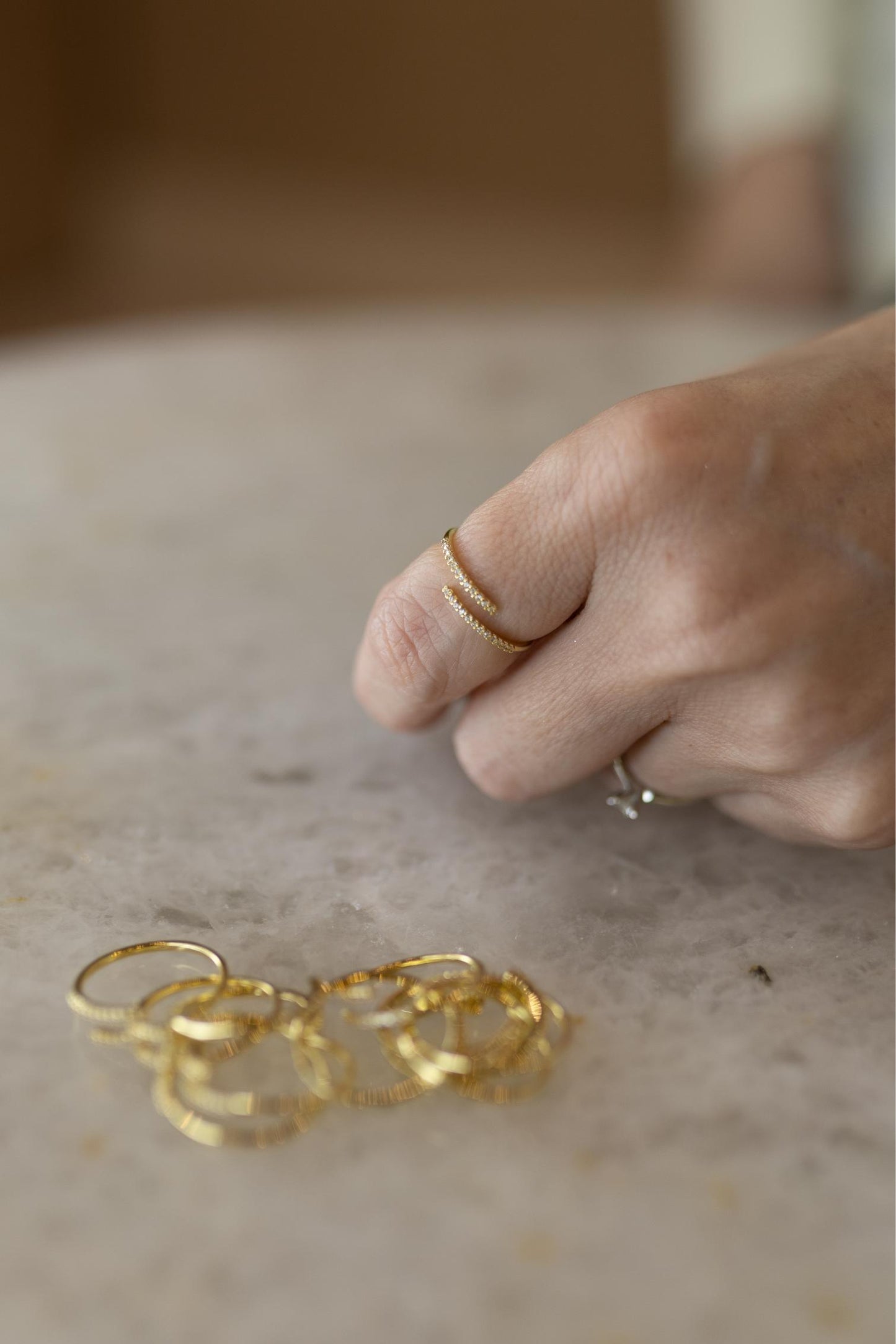 Anel Ajustável Cravejado Dourado