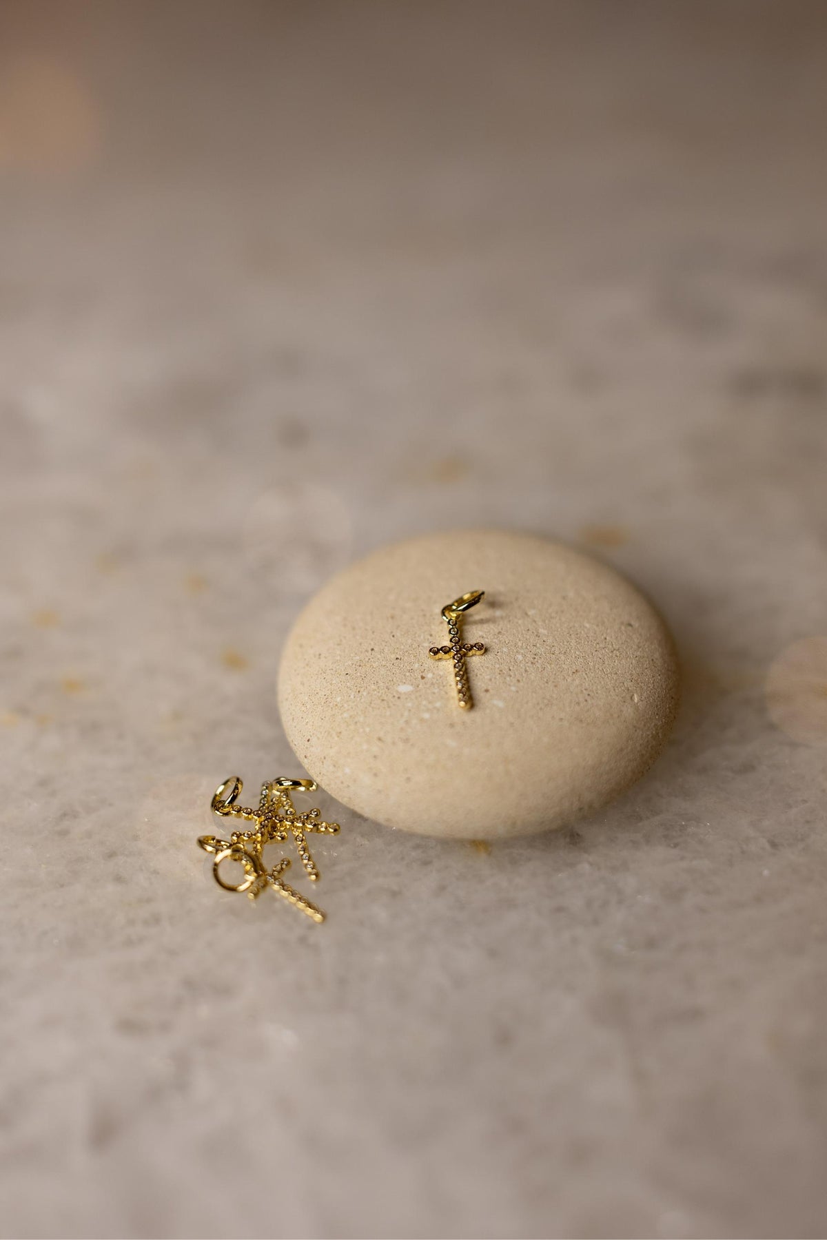 Pingente Crucifixo Confete Dourado