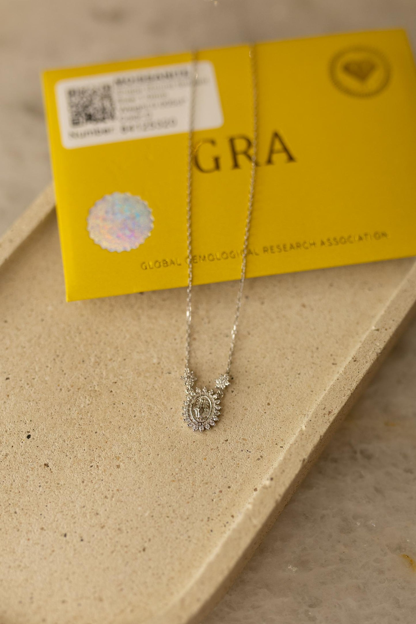 Colar Mini Nossa Senhora das Graças Flores Moissanite Prata 925