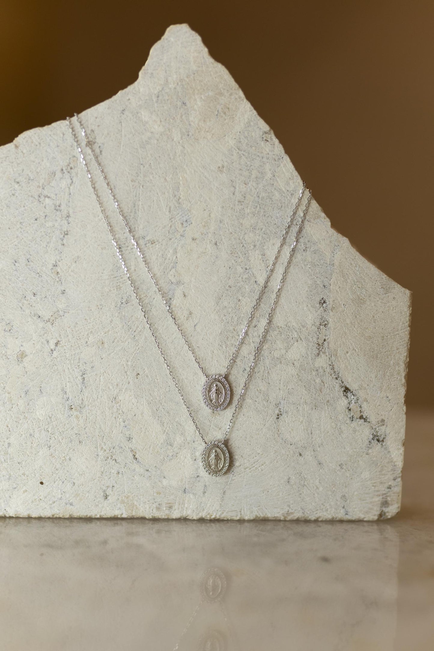 Colar Escapulário Nossa Senhora das Graças Oval Moissanite Prata 925