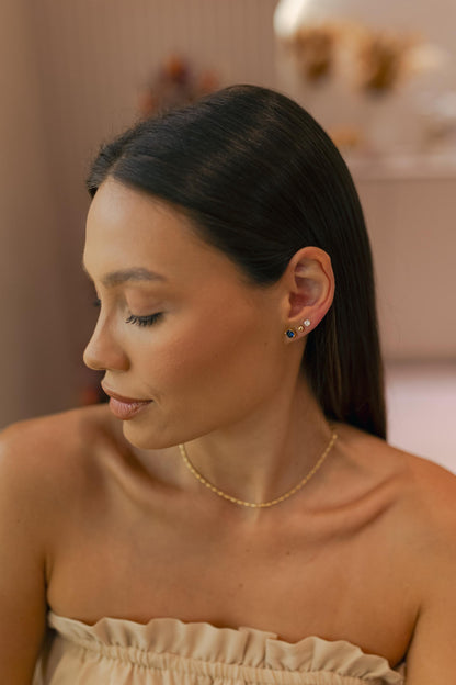 Brinco Solitário Redondo Safira Dourado