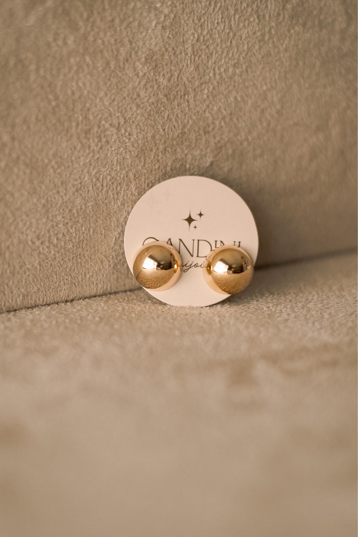 Brinco Botão Meia Esfera P Dourado