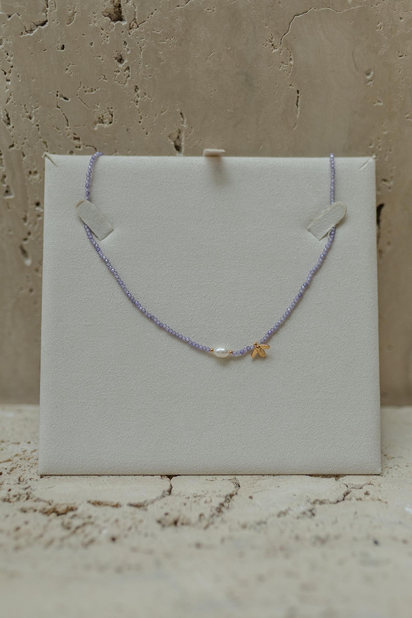 Choker Bee Lilás Pérola de Água Doce Dourado