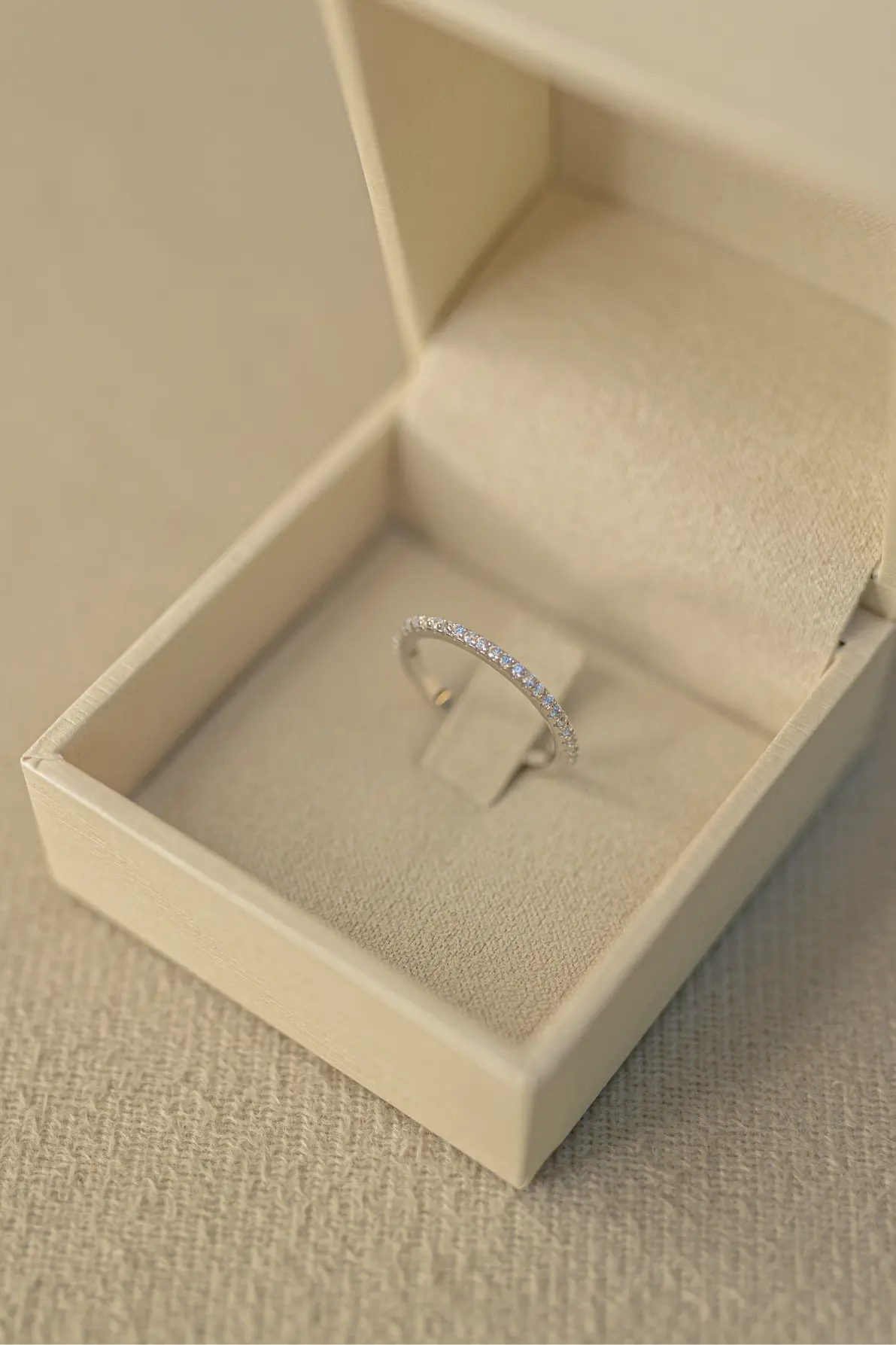 Anel Aparador Inteiro Cravejado Prata 925 Ródio Branco