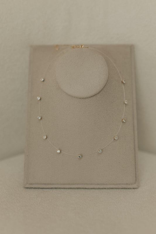 Colar Fio de Nylon Pontos de Luz Dourado