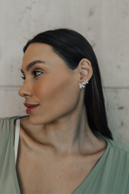 Brinco Ear Cuff 2 Flores Cravejadas Dourado