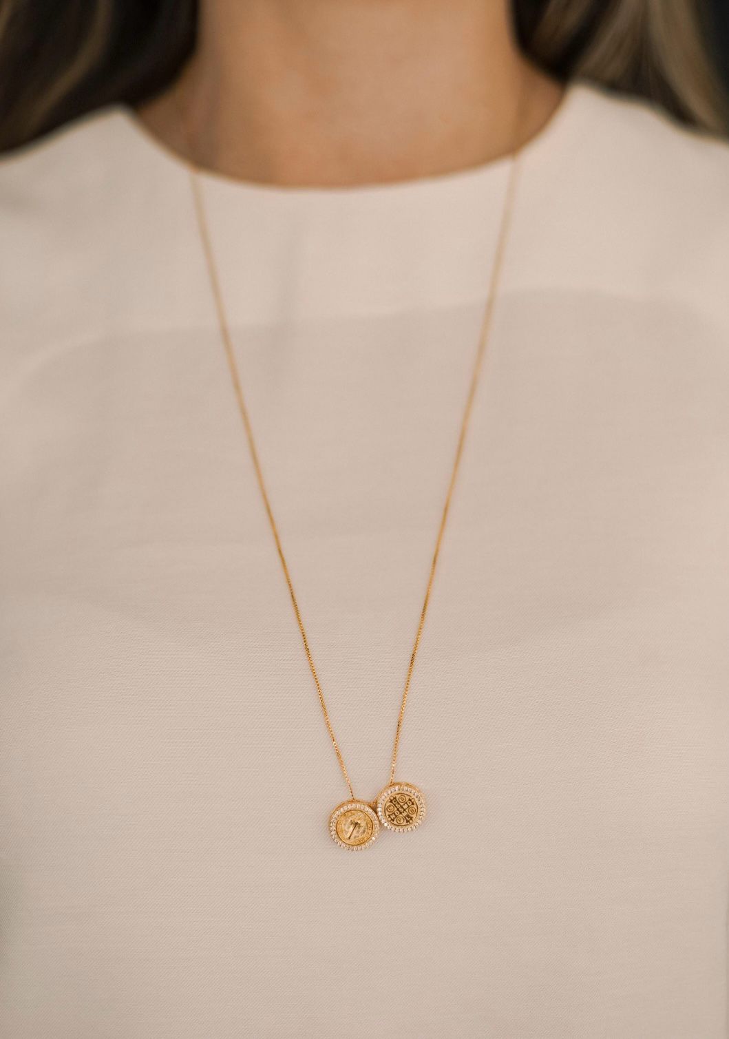 Colar Escapulário De São Bento Cravejado Articulável Dourado