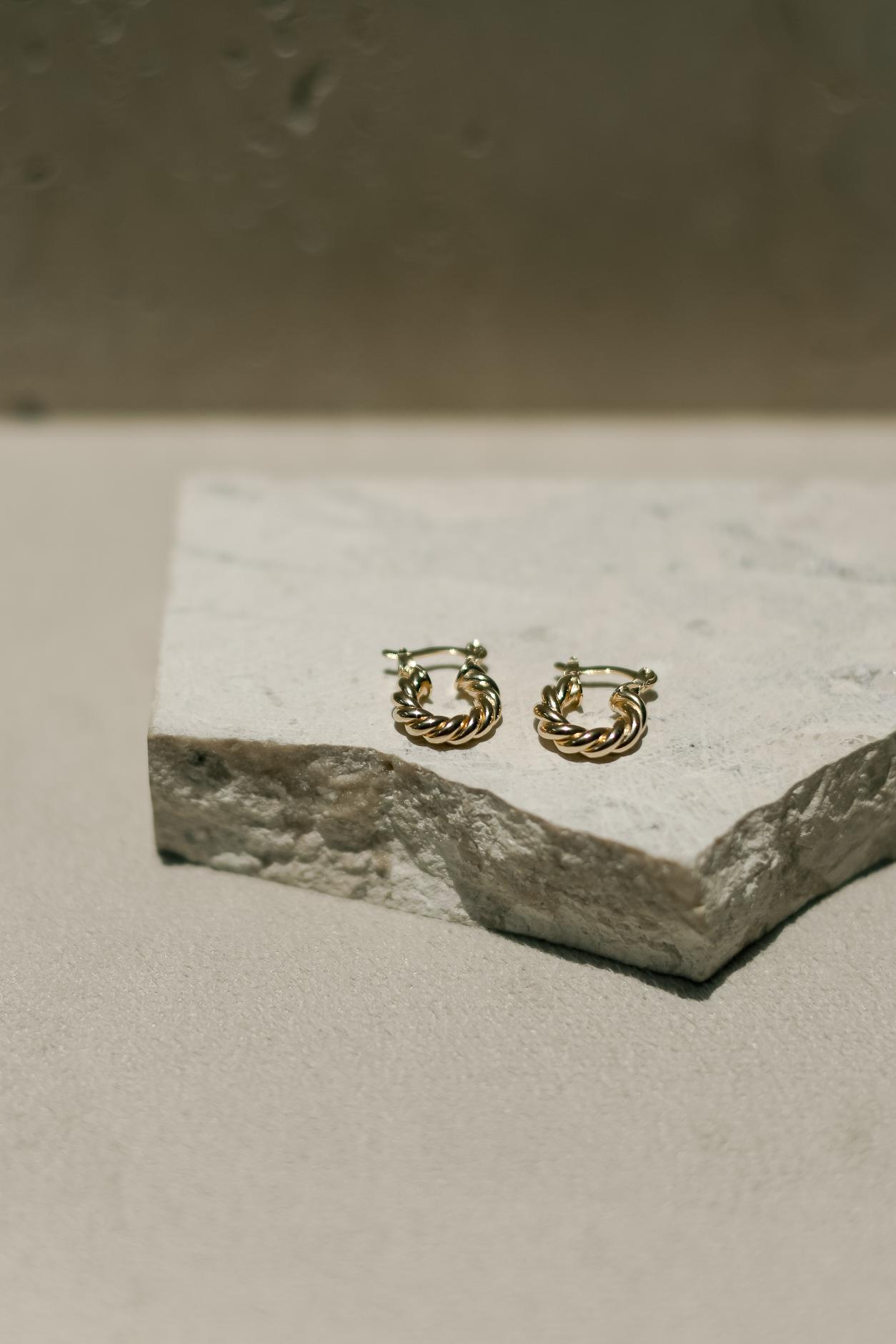 Brinco Argola Torcida Inspo Dourado