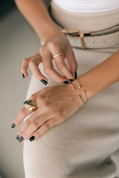 Anel Aparador de Aliança com Zircônias Dourado