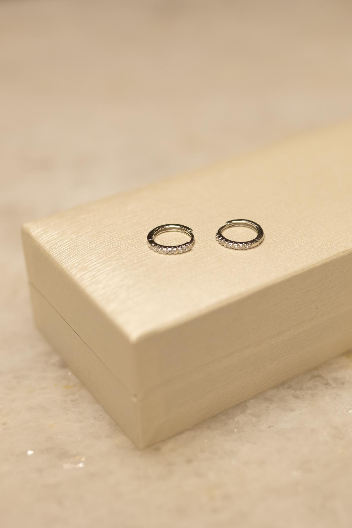 Brinco Argola Slim 12mm Moissanite Prata 925 Ródio Branco