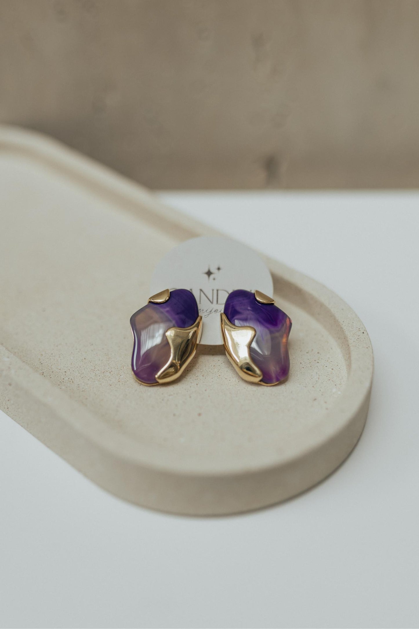 Brinco Agata Roxa Dourado