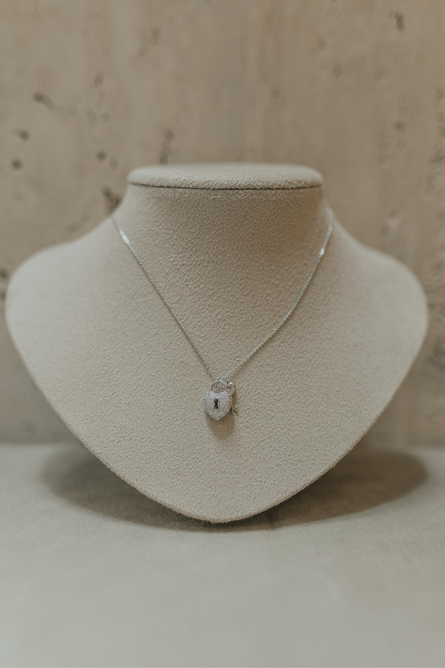 Colar Pingente Coração Cadeado E Chave Ródio Branco