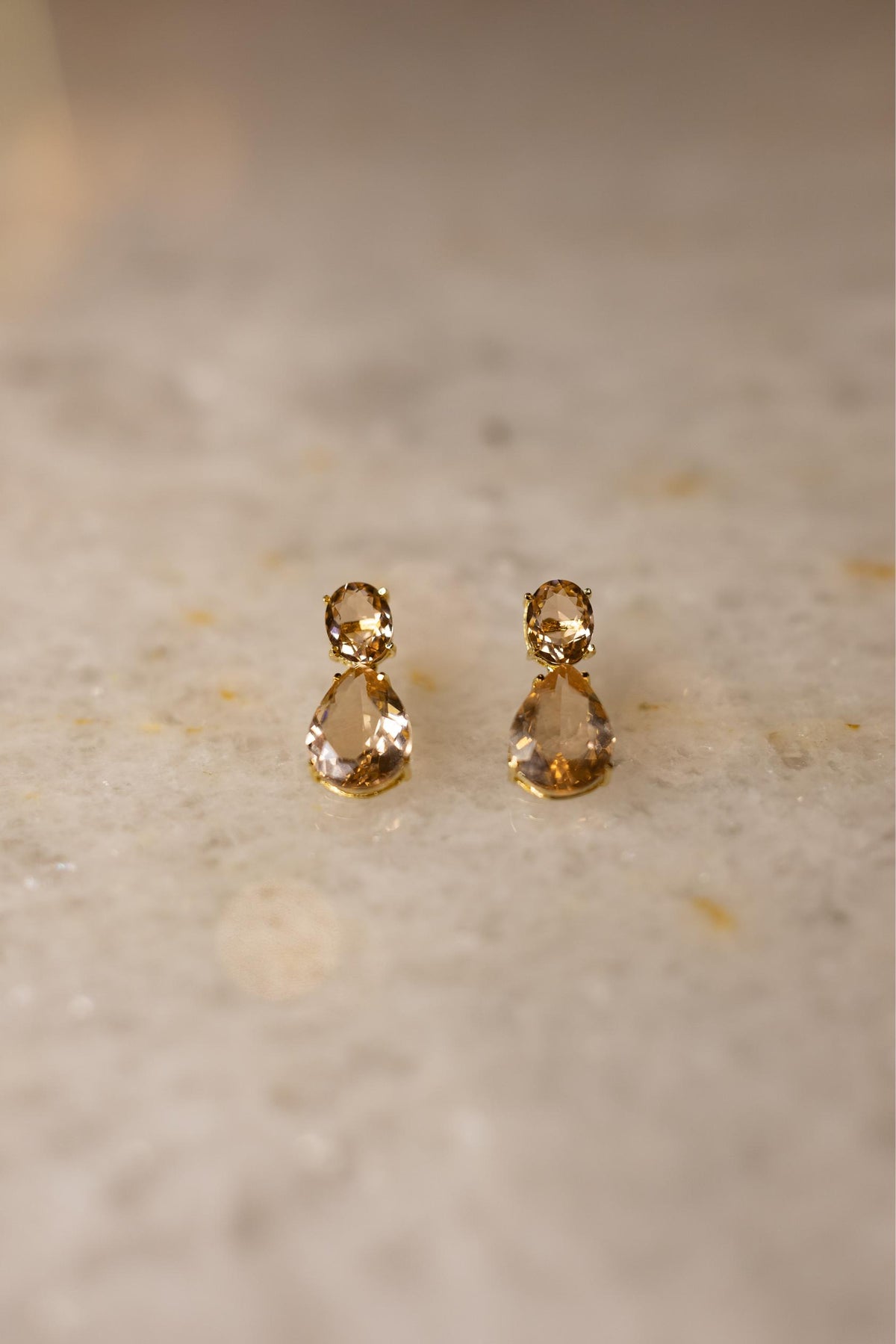 Brinco Oval Gota Morganita Dourado