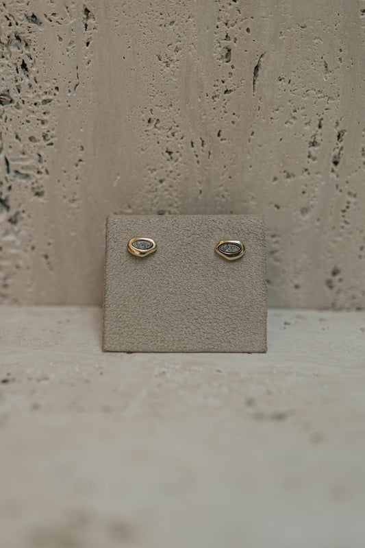 Brinco Isis Drusa Platina Dourado