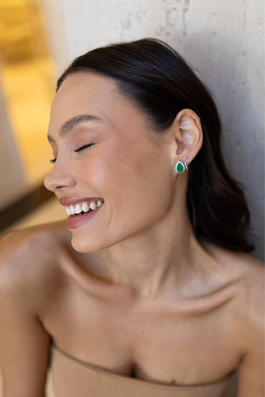 Brinco Gota Princesa Esmeralda Ródio Branco