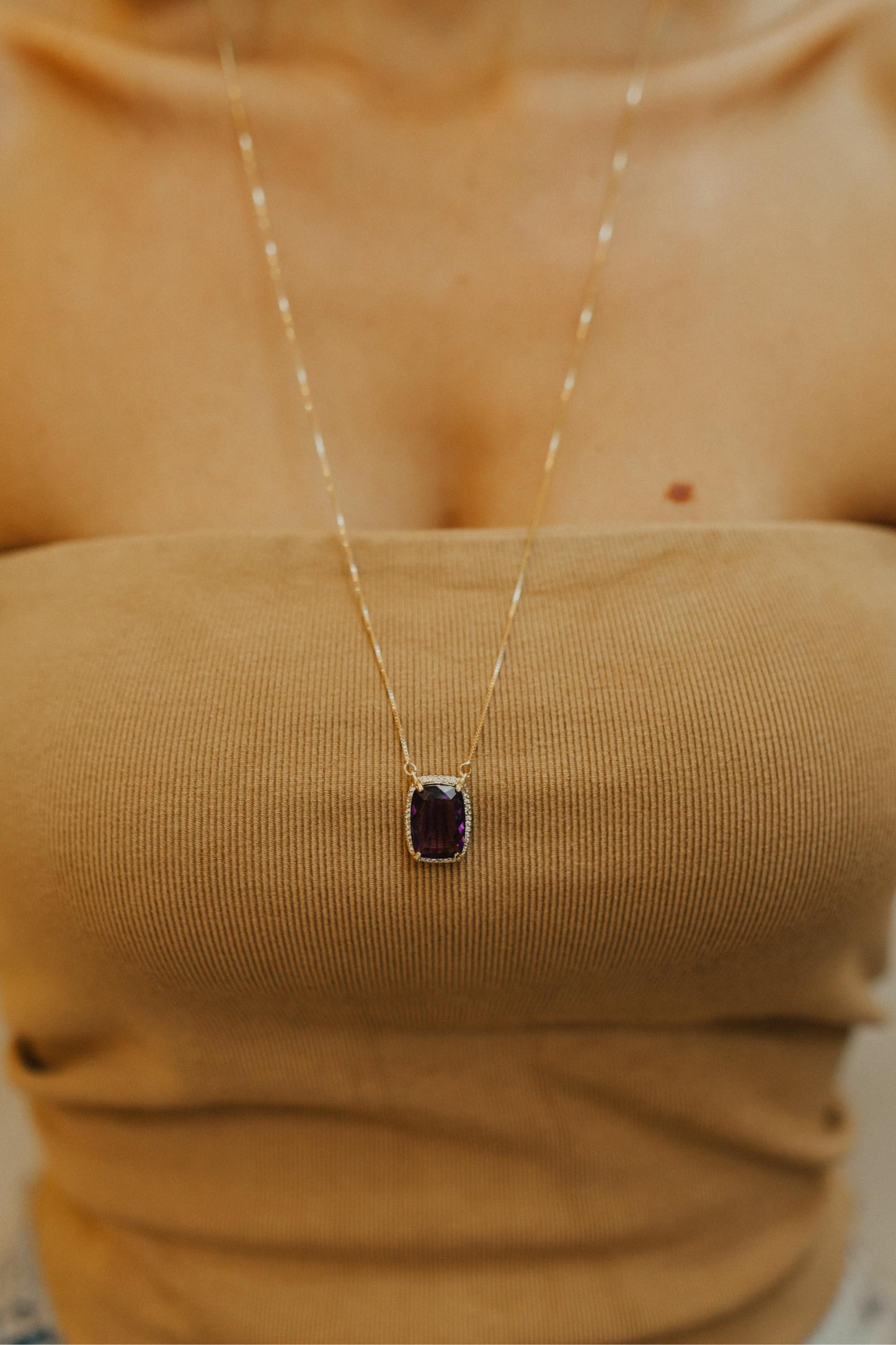 Colar Escapulário Madrepérola Ametista Dourado