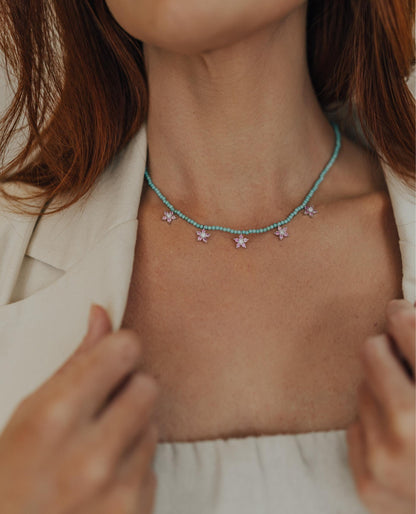 Colar Turquesa com 5 Pingentes de Flor Prata 925 Ródio Branco