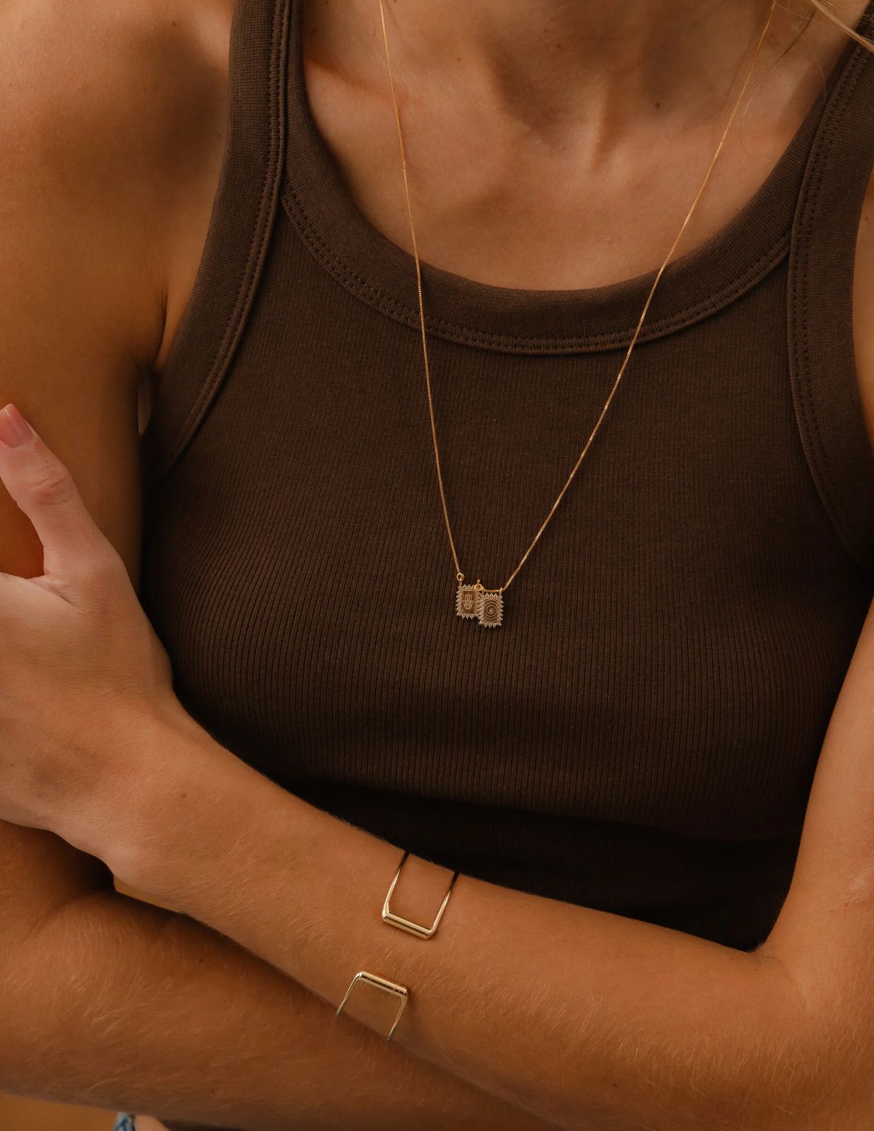 Colar Escapulário Mão de Hamsá Dourado