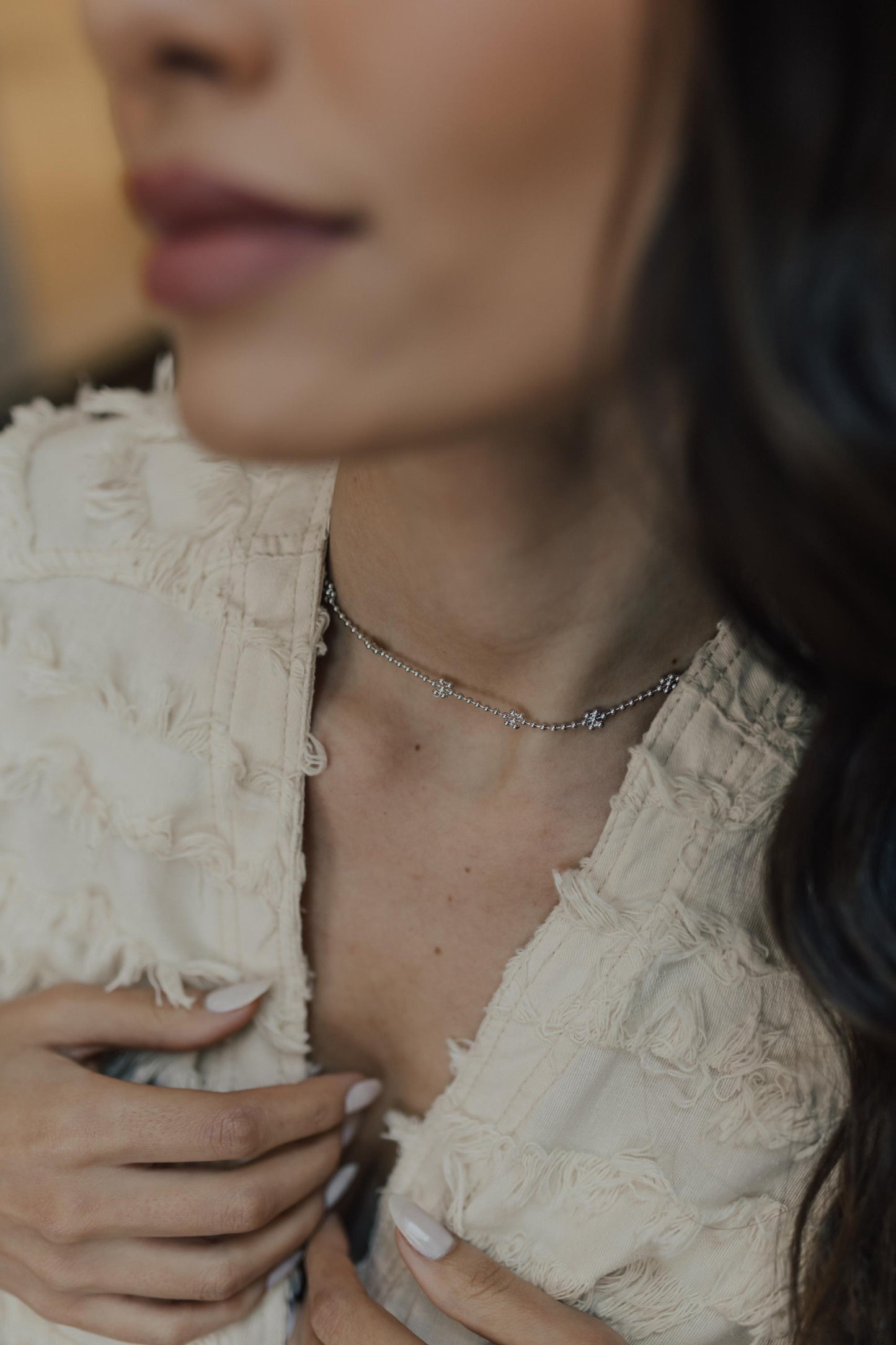 Colar Choker Flor Ródio Branco