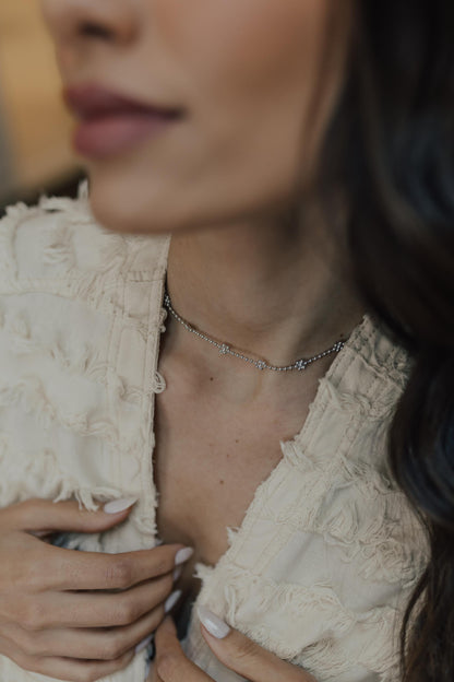 Colar Choker Flor Ródio Branco