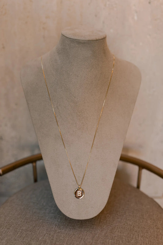Colar Longo com Letra Personalizada Dourado