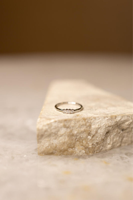 Anel Solitário Mini Trilogia Moissanite Prata 925 Ródio Branco