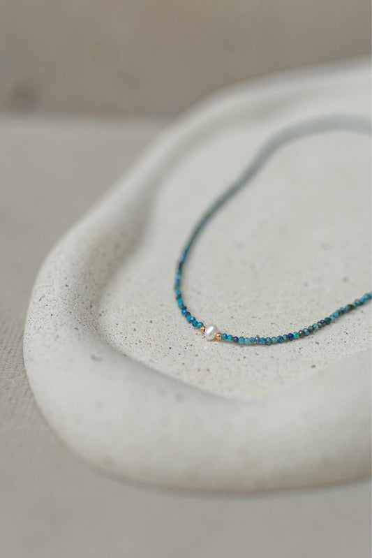 Colar Choker Crisocola com Pérola Natural Dourado