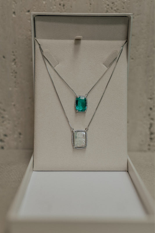 Colar Escapulário Madrepérola Verde Ródio Branco