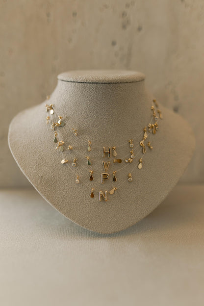 Colar Choker Nylon Letra Plaquinhas Dourado