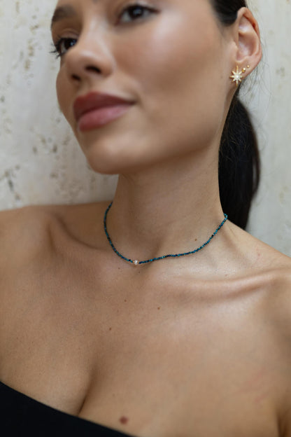 Colar Choker Crisocola com Pérola Natural Dourado