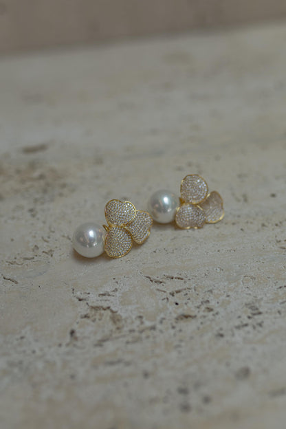 Brinco Cravejado com Pérola Dourado