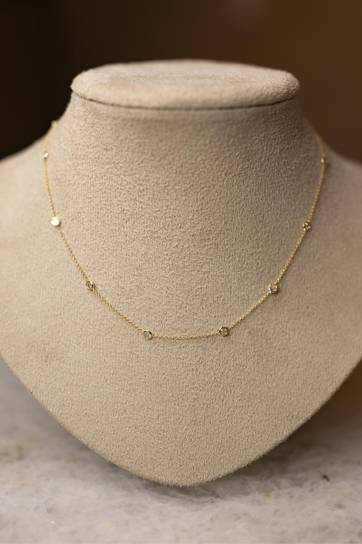 Colar Choker Confete Cristal Dourado