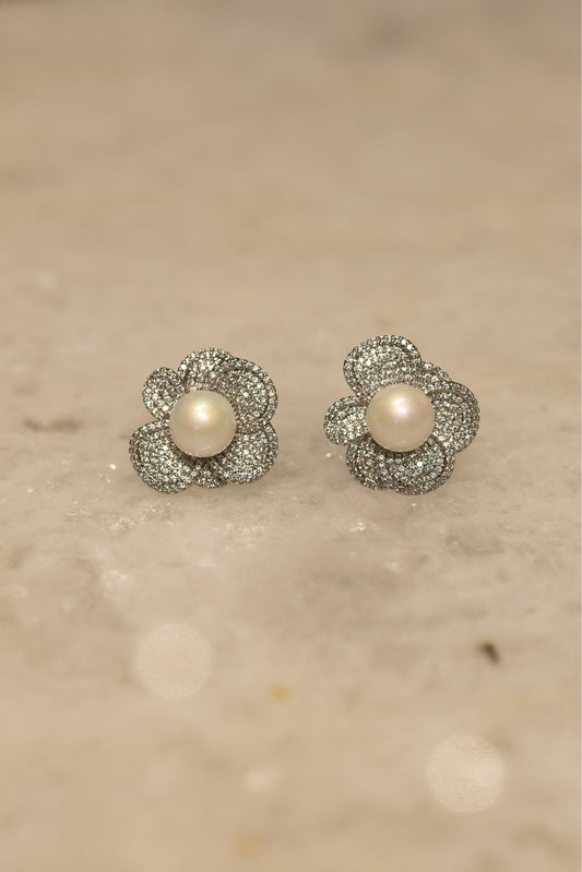 Brinco Flor Pétalas Irregulares Pérola Ródio Branco
