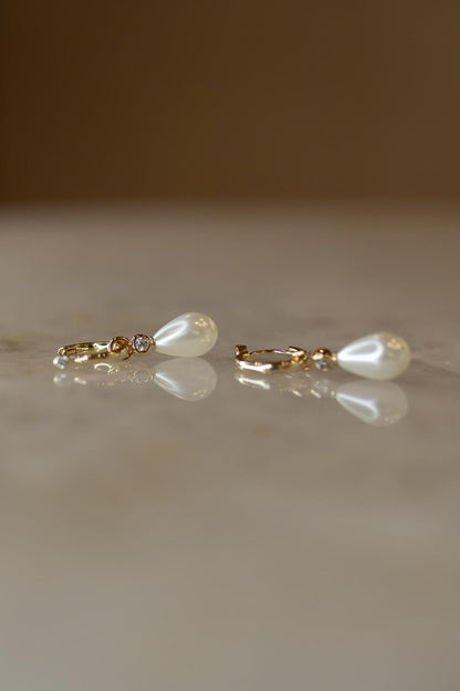 Brinco Argola 2 Zircônias Pérola Gota Dourado