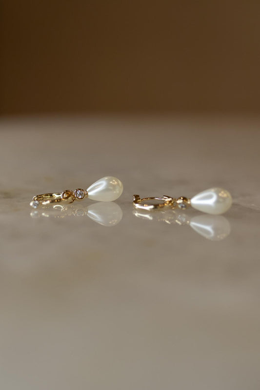 Brinco Argola 2 Zircônias Pérola Gota Dourado