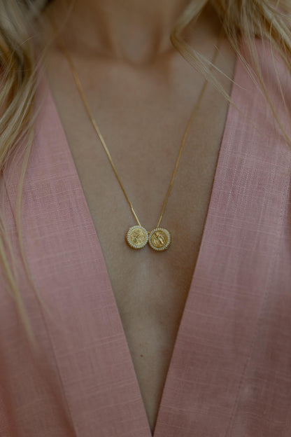 Colar Escapulário De São Bento Cravejado Articulável Dourado