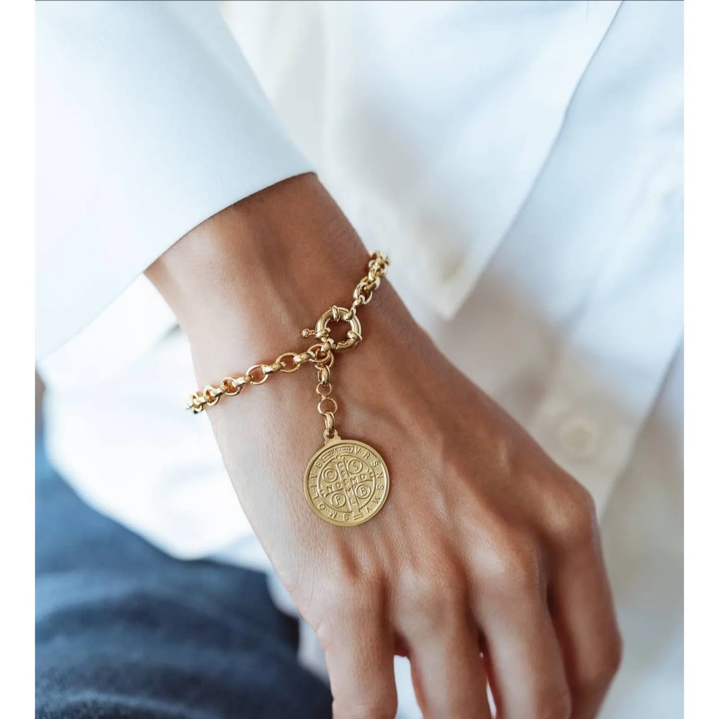 Pulseira Elos Português e Medalha de São Bento Dourado