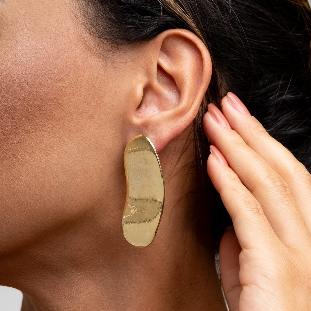 Brinco Prancha Escovado Dourado