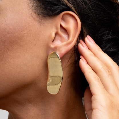 Brinco Prancha Escovado Dourado