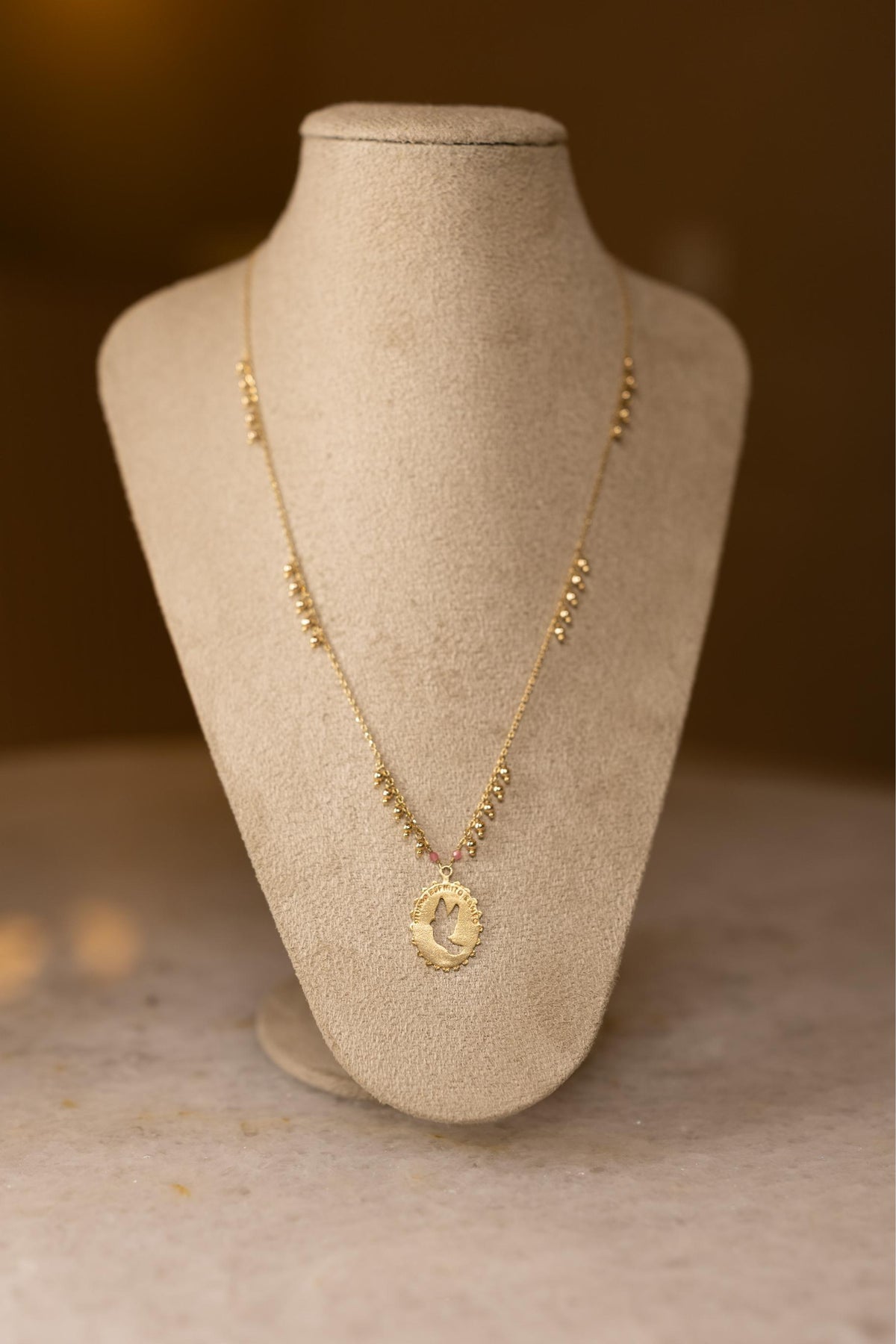 Colar Medalha Vazada Divino Espirito Santo Rosa Dourado