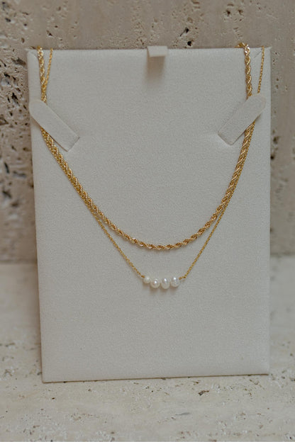 Colar Choker Pérolas de Água Doce Dourado